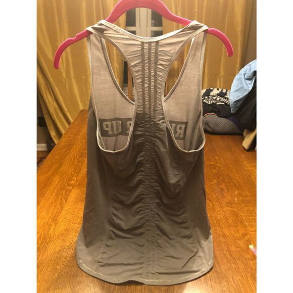 Lululemon Runner Up Tank
Heathered Medium Grey / Wee Stripe White Silver Spoon - Picture 16 of 16